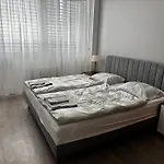 Stromova - Two Bedroms Apartment *